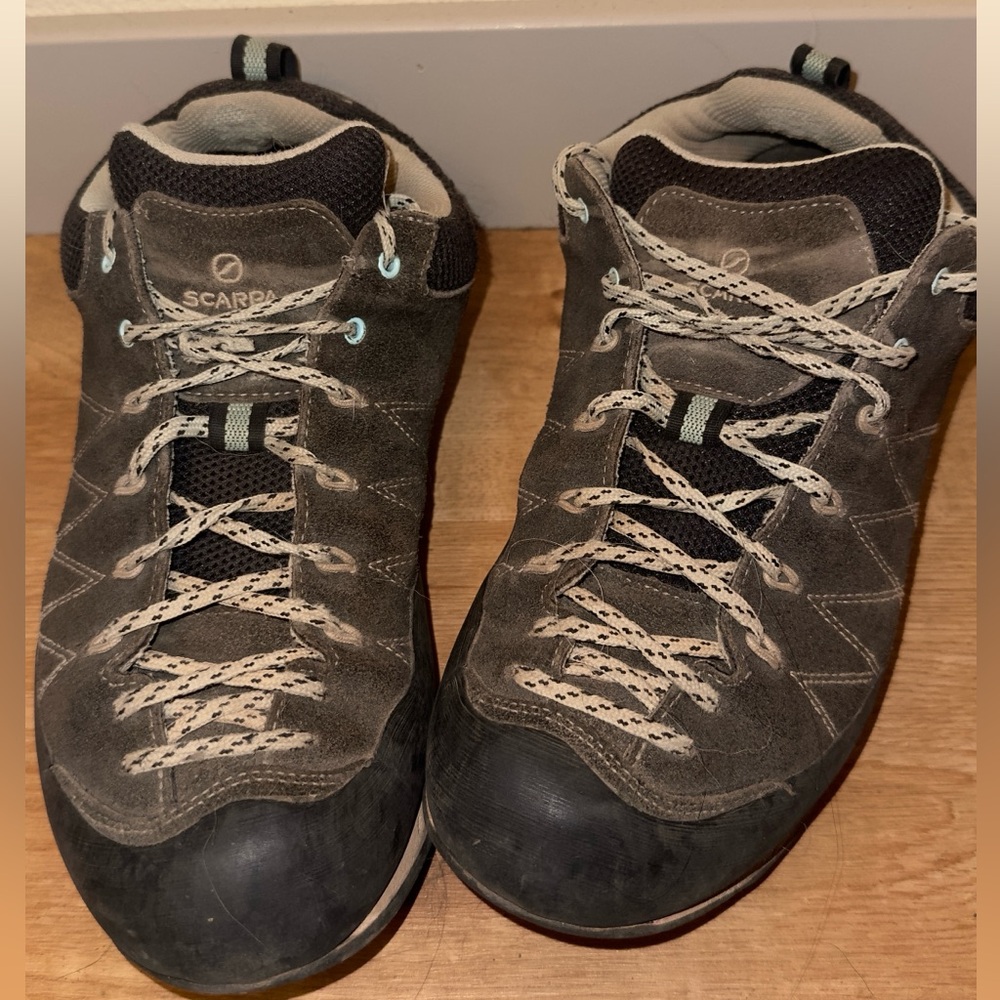 Scarpa approach shoes! suede leather and rubber vibram soles. EU 42 /woman’s 10